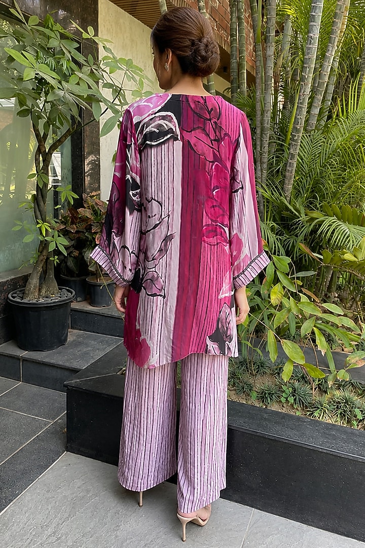 Pink & White Bamboo Crepe Floral Printed Kurta Set by Ajiesh Oberoi at Pernia's Pop Up Shop