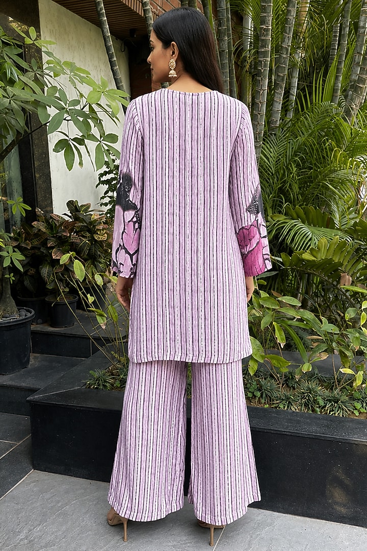 Pink & White Bamboo Crepe Floral Printed Kurta Set by Ajiesh Oberoi at Pernia's Pop Up Shop