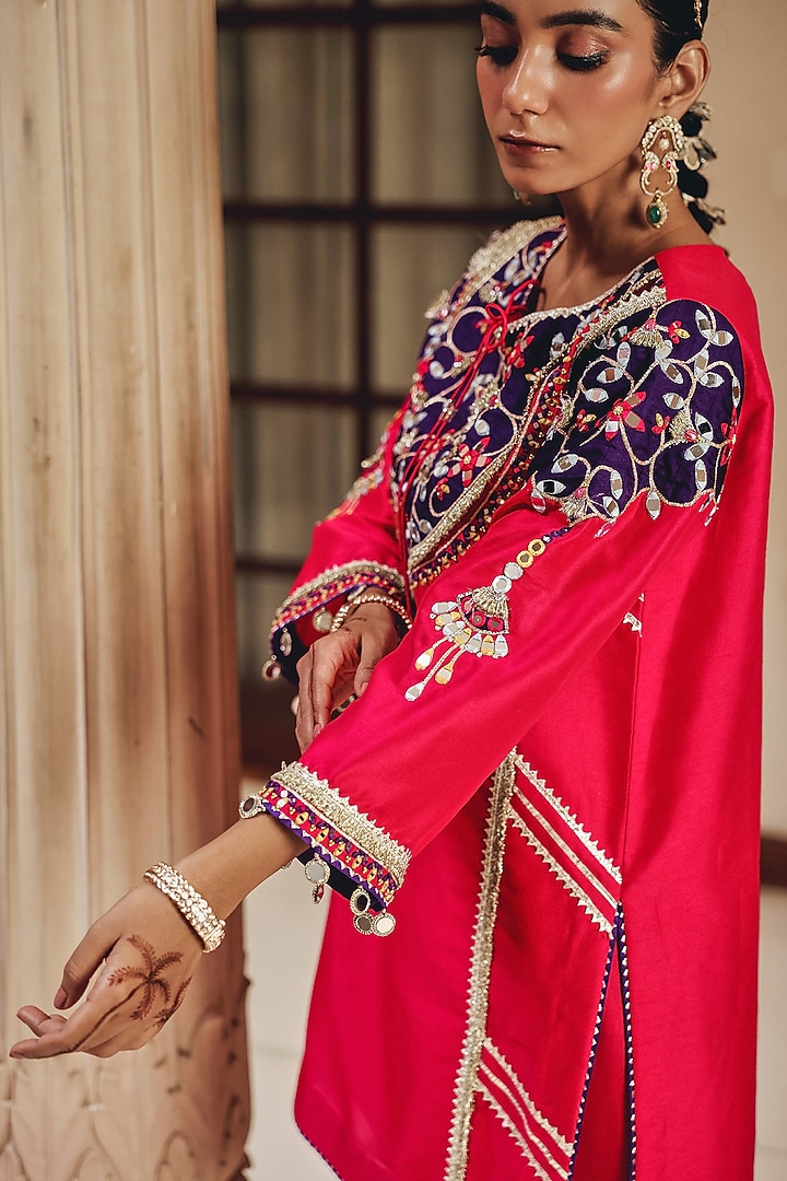 Rani Pink Tissue & Silk Blend Mirror Embroidered Kurta Set by Ajiesh Oberoi at Pernia's Pop Up Shop