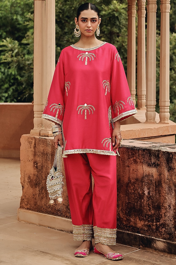 Rani Pink Tissue & Silk Blend Embellished Kurta Set by Ajiesh Oberoi at Pernia's Pop Up Shop