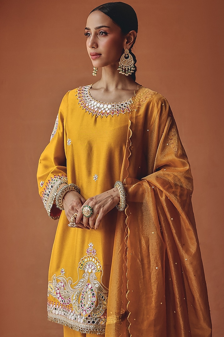 Mustard Silk Blend Thread Embroidered Kurta Set by Ajiesh Oberoi at Pernia's Pop Up Shop