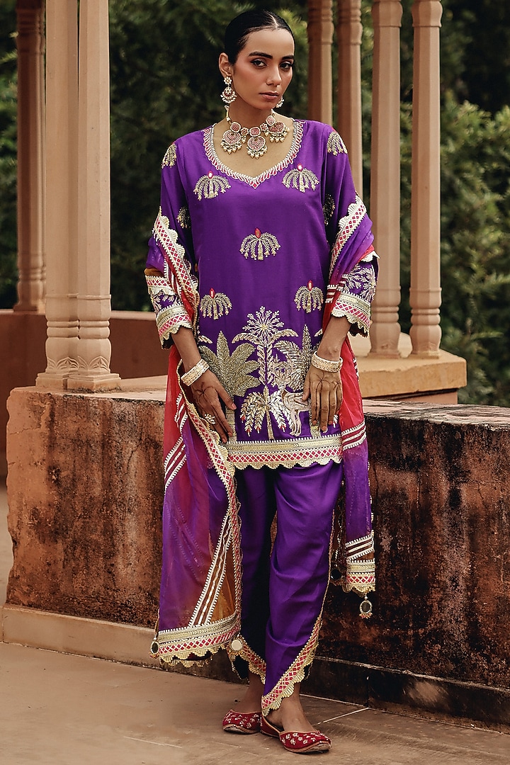 Purple Silk Blend Thread Embroidered Kurta Set by Ajiesh Oberoi at Pernia's Pop Up Shop