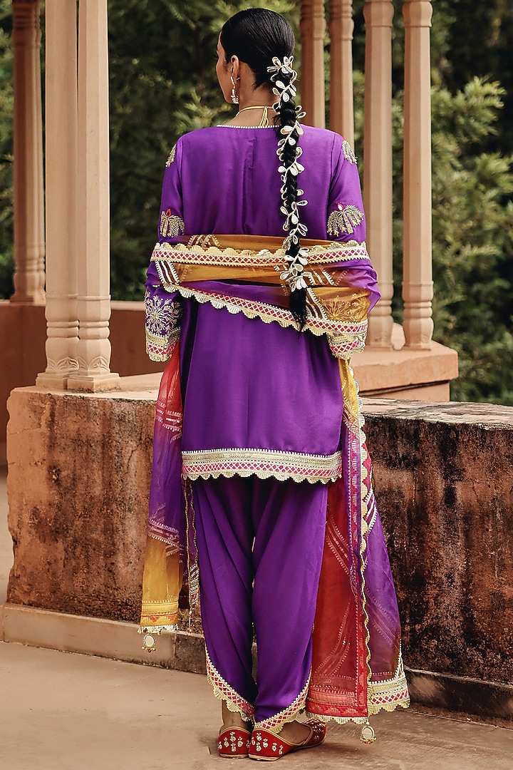 Purple Silk Blend Thread Embroidered Kurta Set by Ajiesh Oberoi at Pernia's Pop Up Shop