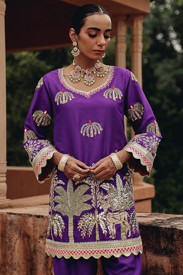 Purple Silk Blend Thread Embroidered Kurta Set by Ajiesh Oberoi at Pernia's Pop Up Shop