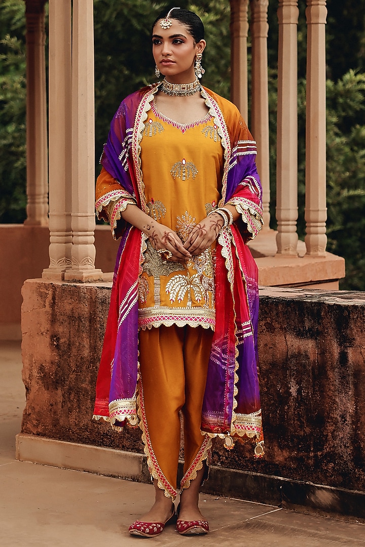Mustard Silk Blend Thread Embroidered Kurta Set by Ajiesh Oberoi at Pernia's Pop Up Shop