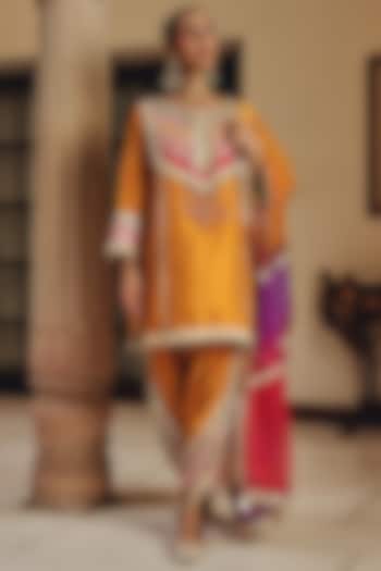 Mustard Yellow Silk Blend Embellished Kurta Set by Ajiesh Oberoi at Pernia's Pop Up Shop