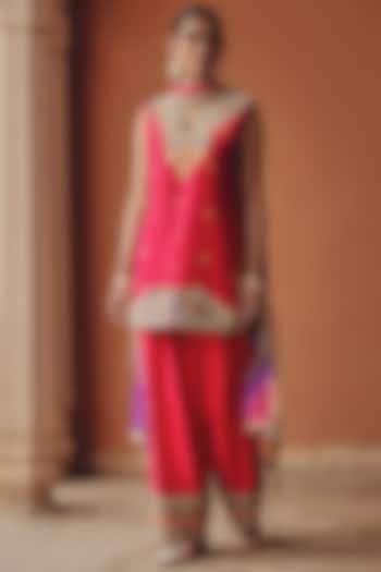 Rani Pink Silk Blend Paisley Embroidered Kurta Set by Ajiesh Oberoi at Pernia's Pop Up Shop