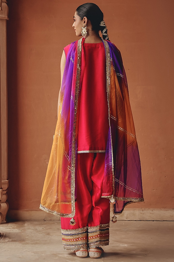 Rani Pink Silk Blend Paisley Embroidered Kurta Set by Ajiesh Oberoi at Pernia's Pop Up Shop