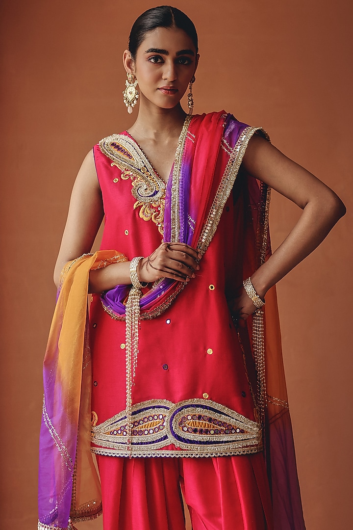 Rani Pink Silk Blend Paisley Embroidered Kurta Set by Ajiesh Oberoi at Pernia's Pop Up Shop