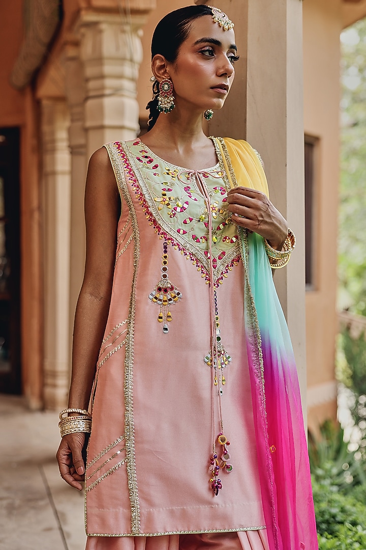 Soft Blush Pink Silk Blend Thread Embroidered Kurta Set by Ajiesh Oberoi at Pernia's Pop Up Shop