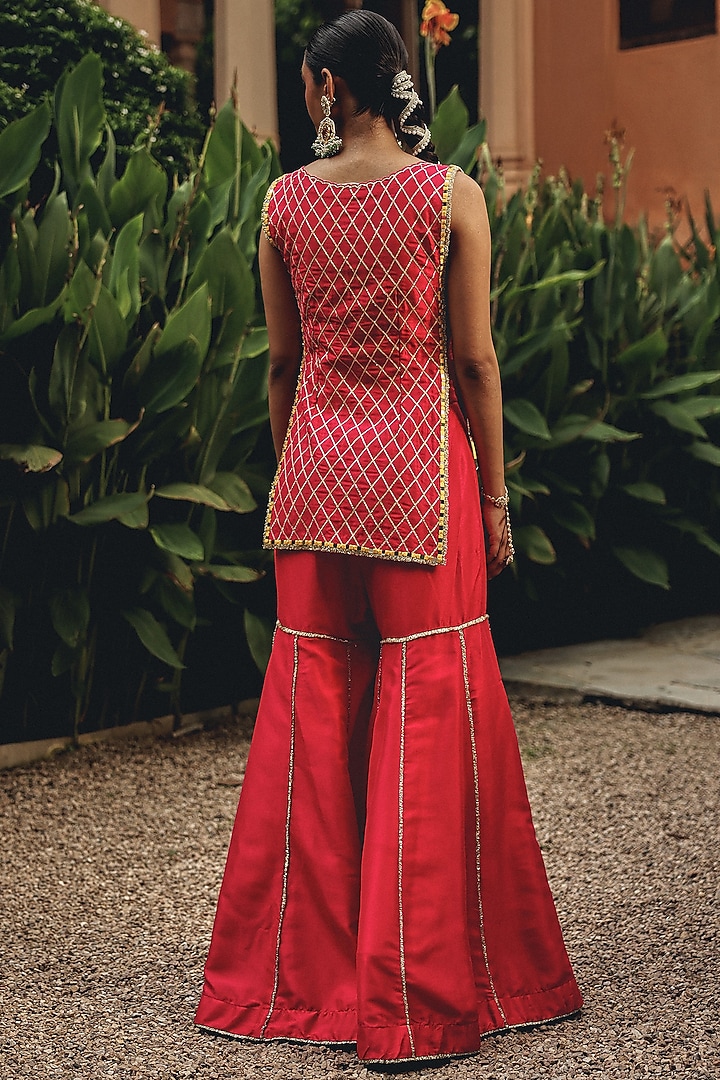 Rani Pink Silk Blend Gharara Set by Ajiesh Oberoi at Pernia's Pop Up Shop