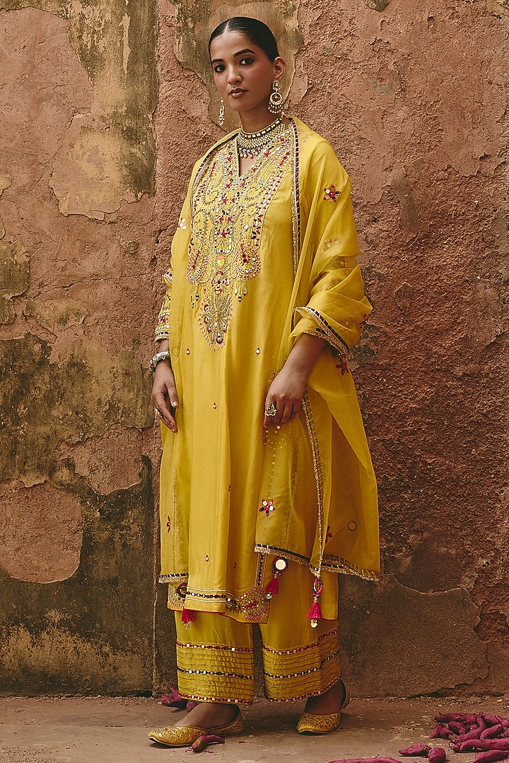 Yellow Bamboo Pure Silk & Organza Embroidered Kurta Set by Ajiesh Oberoi at Pernia's Pop Up Shop