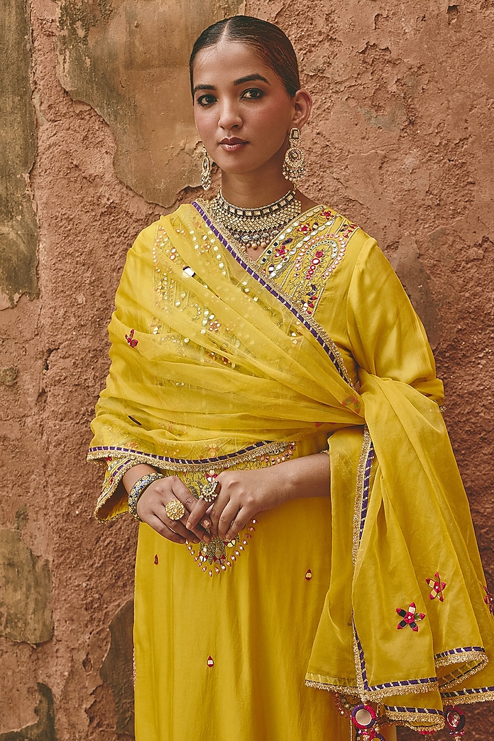 Yellow Bamboo Pure Silk & Organza Embroidered Kurta Set by Ajiesh Oberoi at Pernia's Pop Up Shop