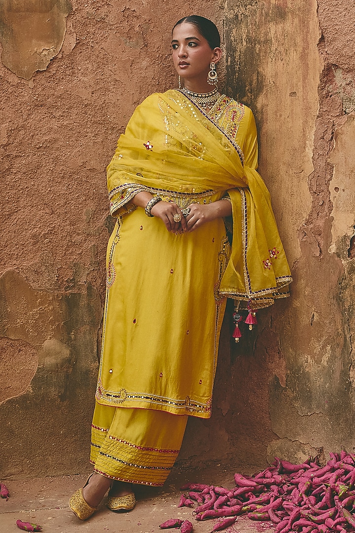Yellow Bamboo Pure Silk & Organza Embroidered Kurta Set by Ajiesh Oberoi at Pernia's Pop Up Shop