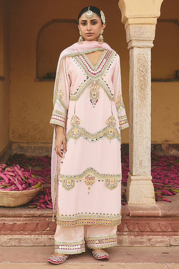 Blush Pink Bamboo Pure Silk Floral Embroidered Kurta Set by Ajiesh Oberoi at Pernia's Pop Up Shop