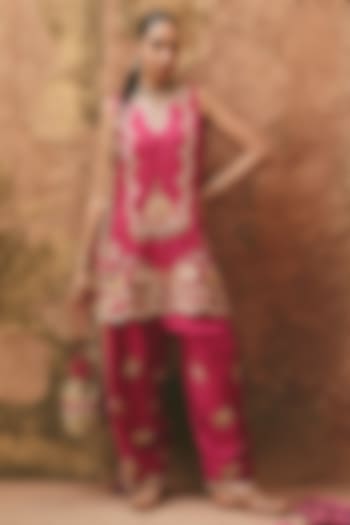Fuchsia Pink Bamboo Pure Silk Floral Embroidered Kurta Set by Ajiesh Oberoi at Pernia's Pop Up Shop