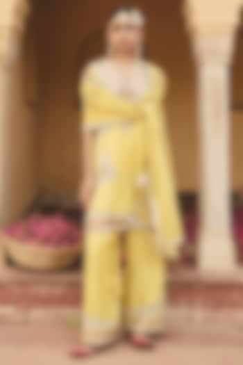Lime Yellow Bamboo Pure Silk Mirror Embroidered Farshi Set by Ajiesh Oberoi at Pernia's Pop Up Shop