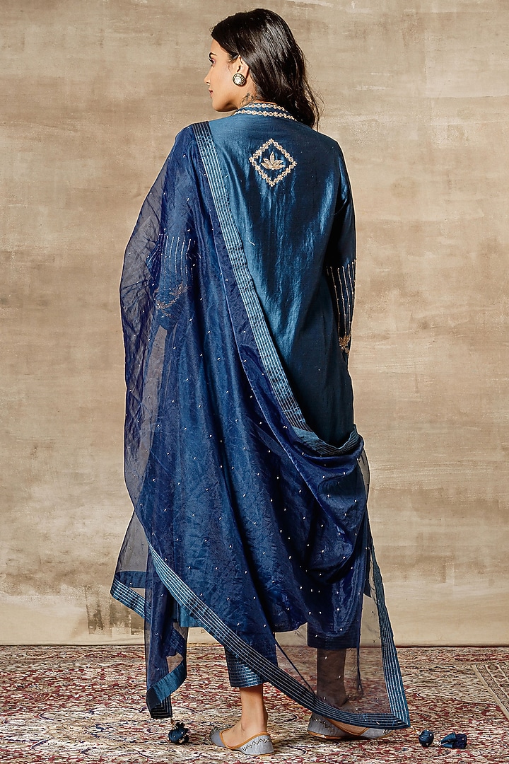 Navy Blue Embroidered Straight Kurta Set by Ajiesh Oberoi at Pernia's Pop Up Shop