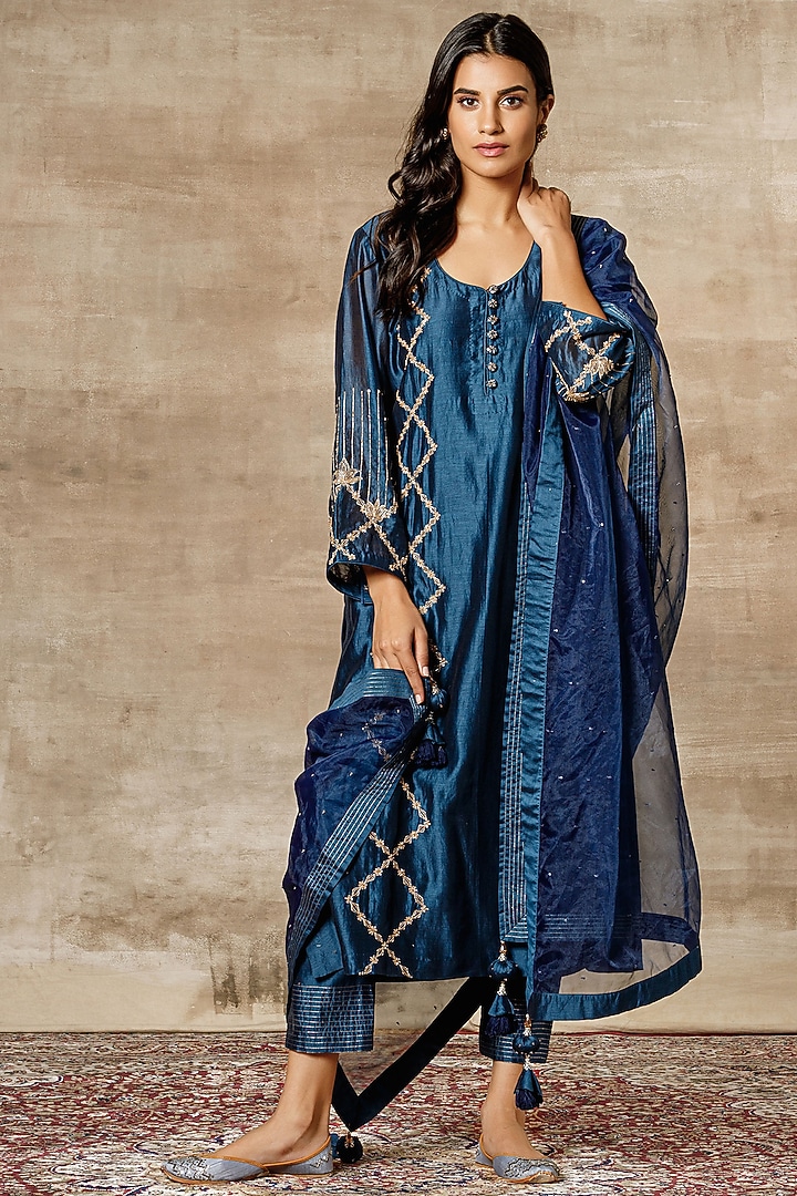 Navy Blue Embroidered Straight Kurta Set by Ajiesh Oberoi at Pernia's Pop Up Shop