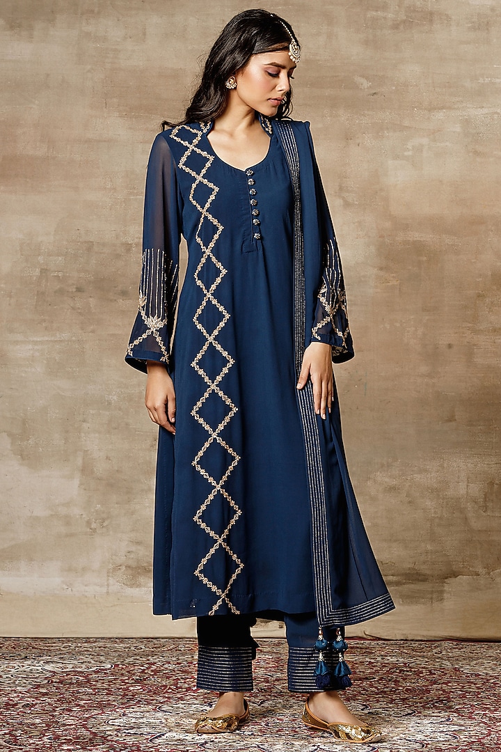 Navy Blue Embroidered Georgette Kurta Set by Ajiesh Oberoi at Pernia's Pop Up Shop