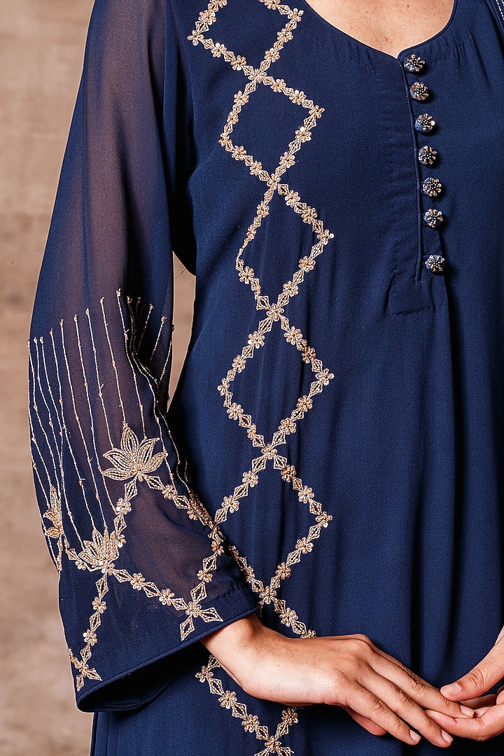 Navy Blue Embroidered Georgette Kurta Set by Ajiesh Oberoi at Pernia's Pop Up Shop