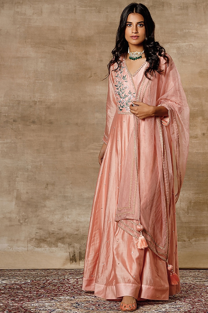 Peach Embroidered Anarkali Set by Ajiesh Oberoi at Pernia's Pop Up Shop