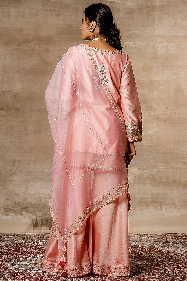 Peach Sequins Embroidered Kurta Set by Ajiesh Oberoi at Pernia's Pop Up Shop