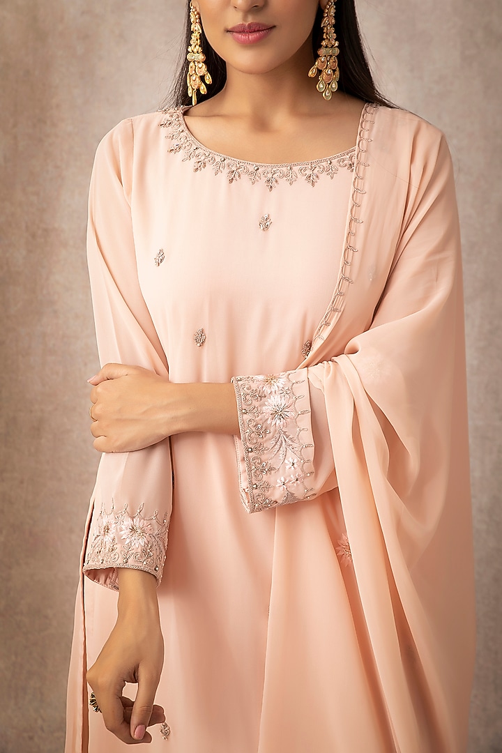 Peach Georgette Kurta Set by Ajiesh Oberoi at Pernia's Pop Up Shop