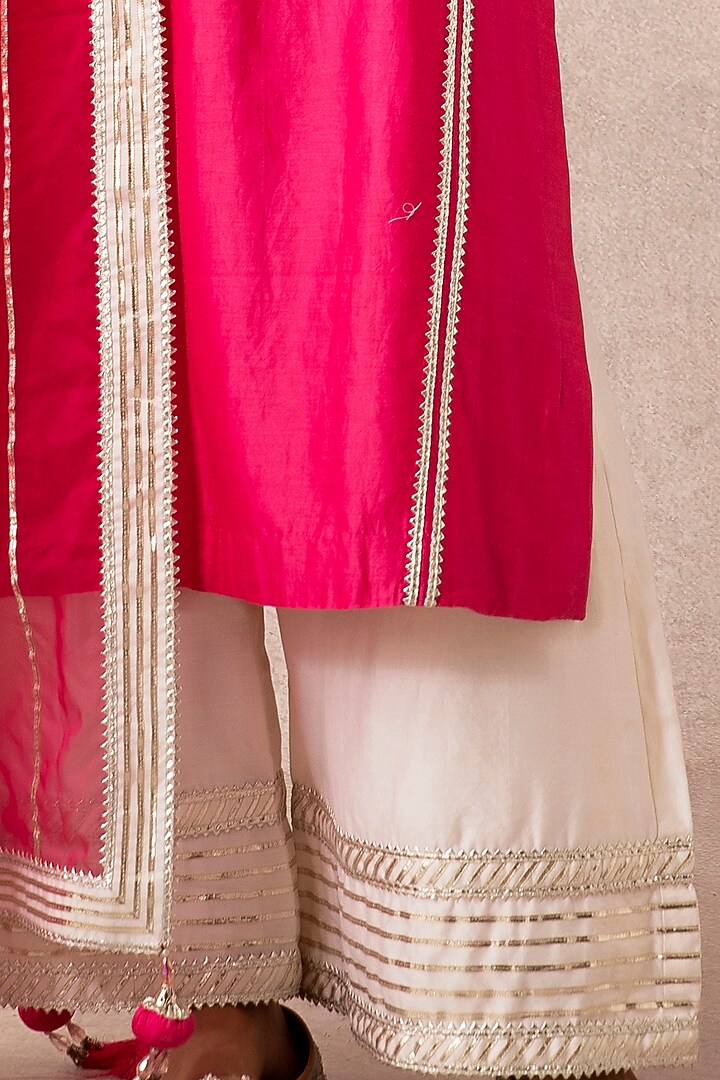 Fuschia & Ivory Resham Embroidered Kurta Set by Ajiesh Oberoi at Pernia's Pop Up Shop