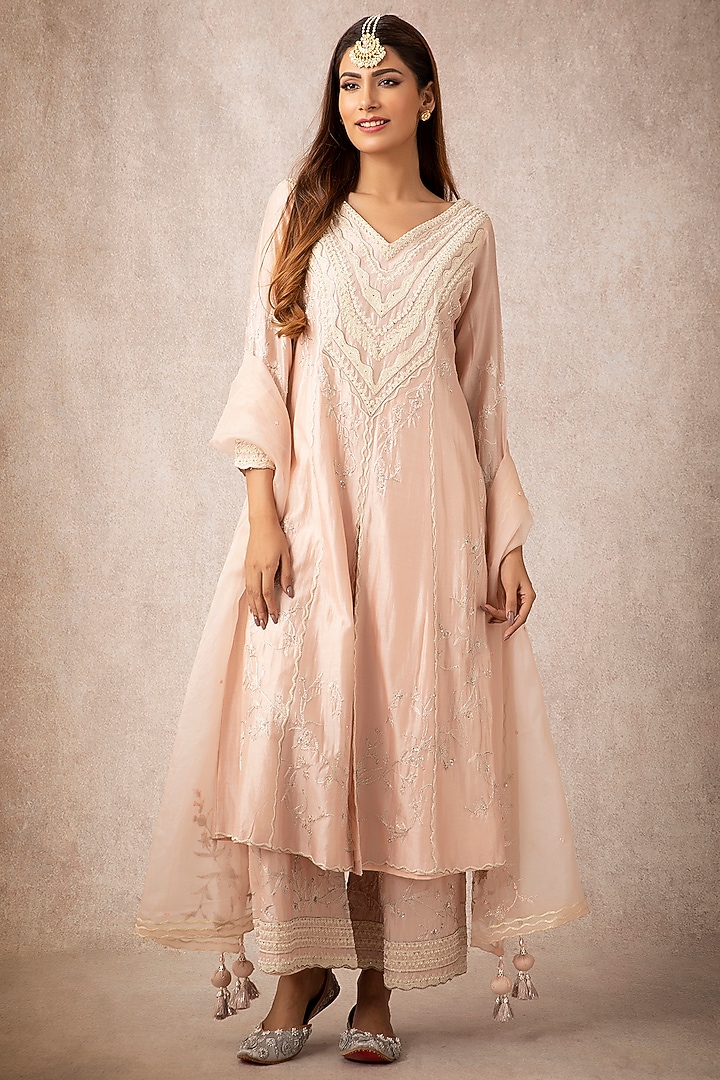 Light Salmon Pink Embroidered Kurta Set by Ajiesh Oberoi at Pernia's Pop Up Shop
