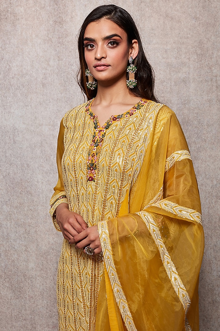 Mustard Embroidered Chikankari Straight Kurta Set by Ajiesh Oberoi at Pernia's Pop Up Shop