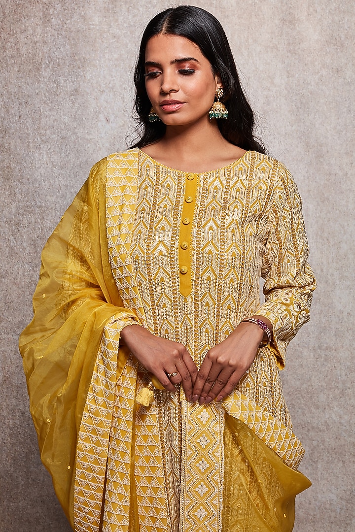 Mustard Chikankari Straight Kurta Set by Ajiesh Oberoi at Pernia's Pop Up Shop