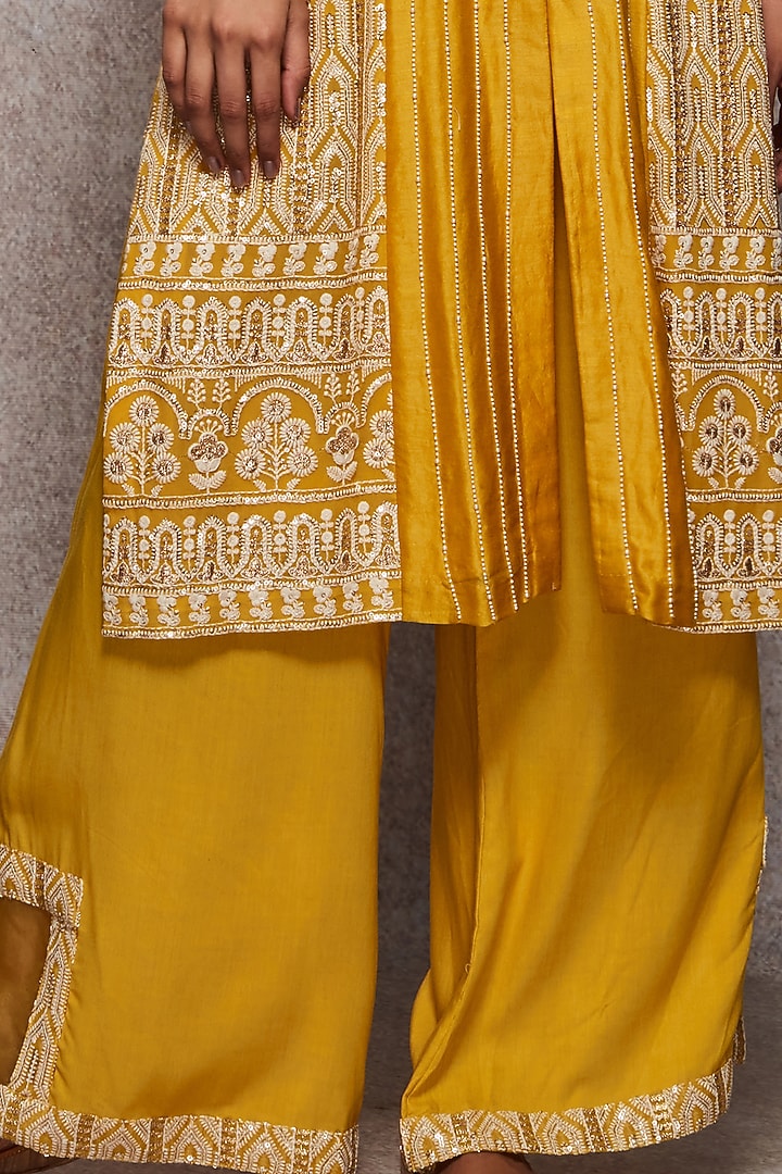 Mustard Font-Open Chikankari Kurta Set by Ajiesh Oberoi at Pernia's Pop Up Shop