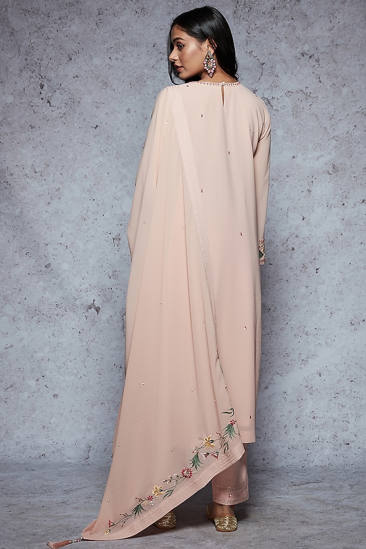 Salmon Embroidered Kurta Set by Ajiesh Oberoi at Pernia's Pop Up Shop
