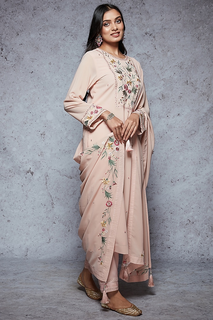 Salmon Embroidered Kurta Set by Ajiesh Oberoi at Pernia's Pop Up Shop