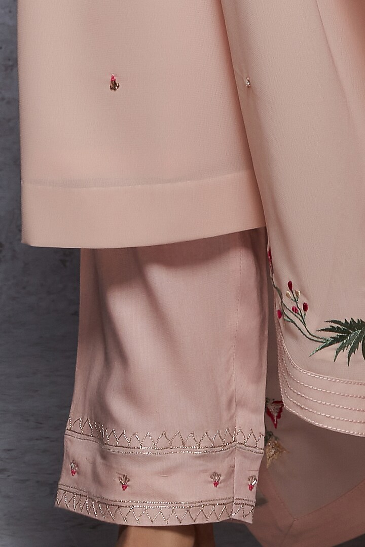 Salmon Embroidered Kurta Set by Ajiesh Oberoi at Pernia's Pop Up Shop