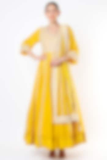 Mustard Embroidered Anarkali Set by Ajiesh Oberoi at Pernia's Pop Up Shop