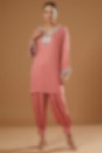 Peach Embroidered Kurta Set by Ajiesh Oberoi at Pernia's Pop Up Shop