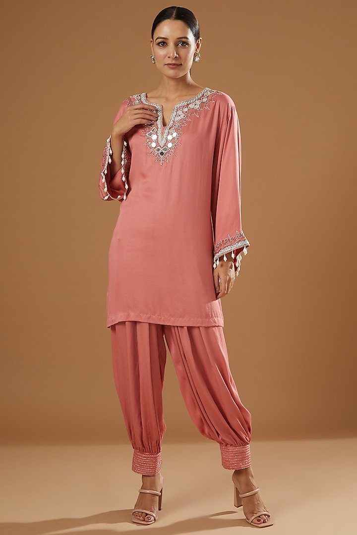 Peach Embroidered Kurta Set by Ajiesh Oberoi at Pernia's Pop Up Shop