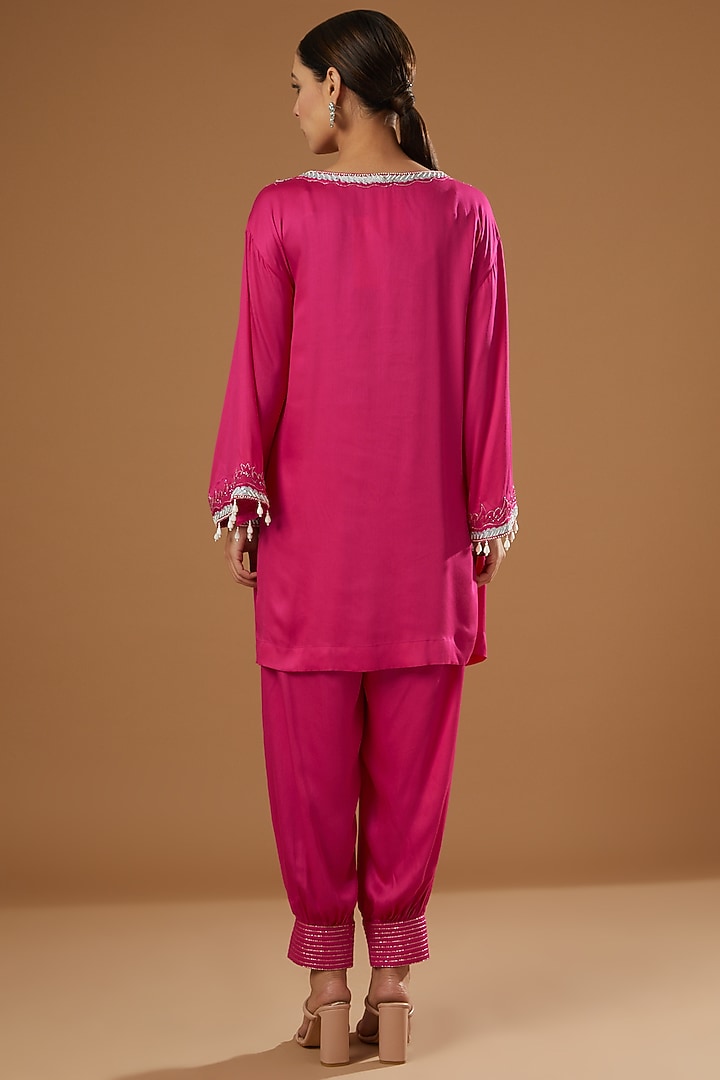 Fuchsia Embroidered Kurta Set by Ajiesh Oberoi at Pernia's Pop Up Shop