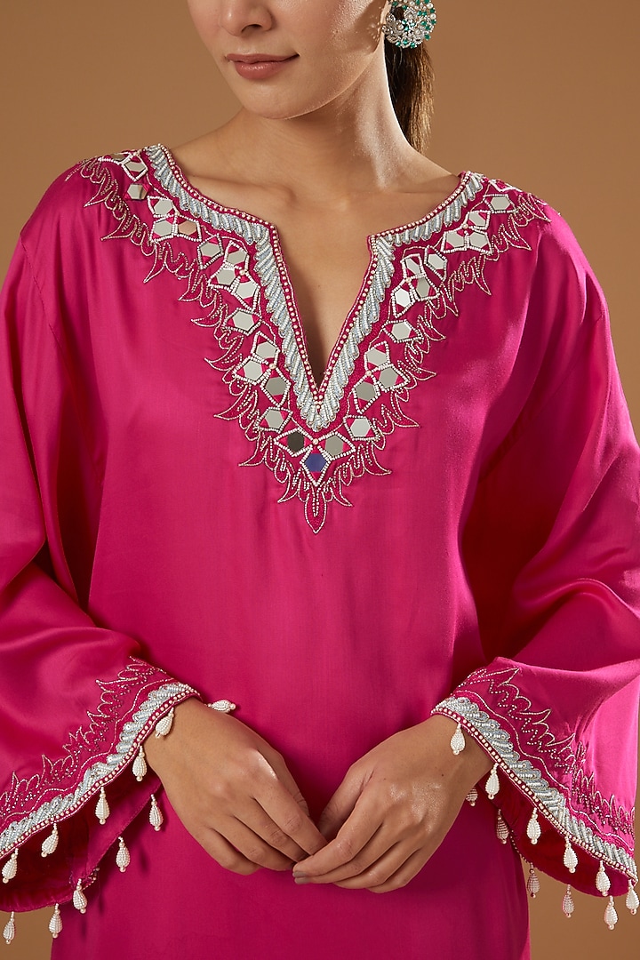 Fuchsia Embroidered Kurta Set by Ajiesh Oberoi at Pernia's Pop Up Shop