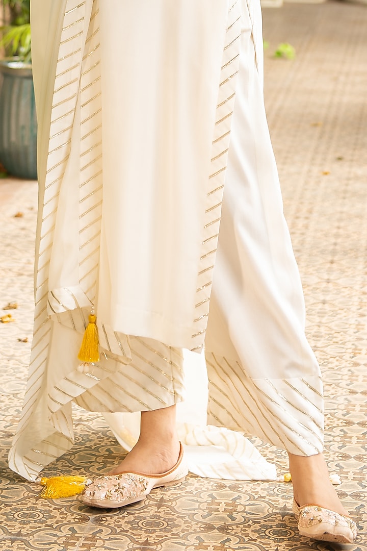 Ivory Mulmul & Rayon Embroidered Kurta Set by Ajiesh Oberoi at Pernia's Pop Up Shop