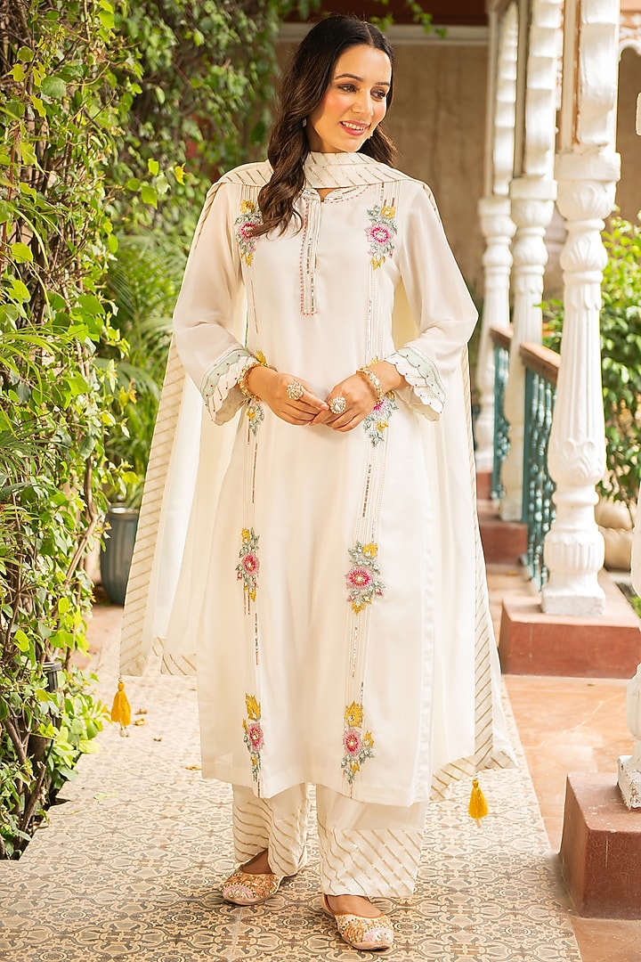 Ivory Mulmul & Rayon Embroidered Kurta Set by Ajiesh Oberoi at Pernia's Pop Up Shop