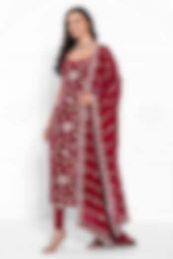 Maroon Pure Crepe Embroidered Kurta Set by AJAY & PRIYANKA at Pernia's Pop Up Shop