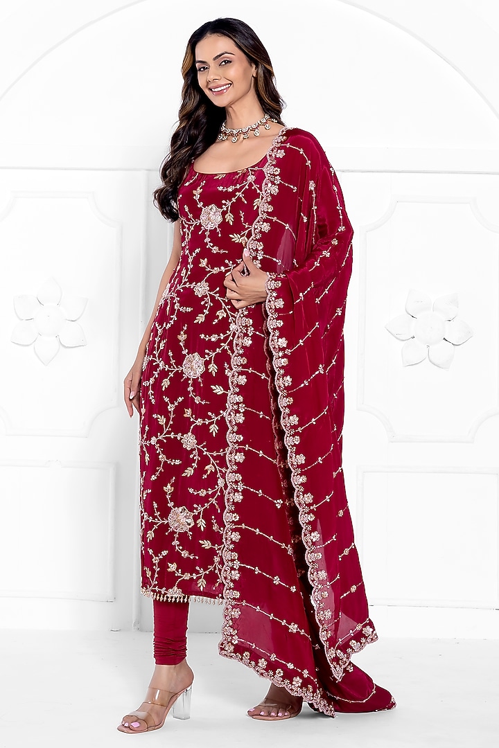 Maroon Pure Crepe Embroidered Kurta Set by AJAY & PRIYANKA at Pernia's Pop Up Shop