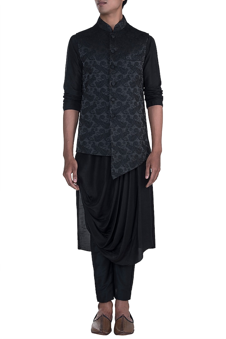 Black Embroidered Jacket With Kurta Set by Anju Agarwal at Pernia's Pop Up Shop