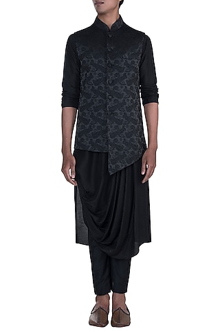 Black Embroidered Jacket With Kurta Set by Anju Agarwal