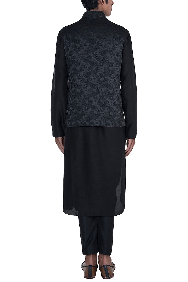 Black Embroidered Jacket With Kurta Set by Anju Agarwal at Pernia's Pop Up Shop