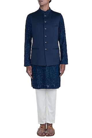 Black Embroidered Kurta Set With Textured Jacket by Anju Agarwal