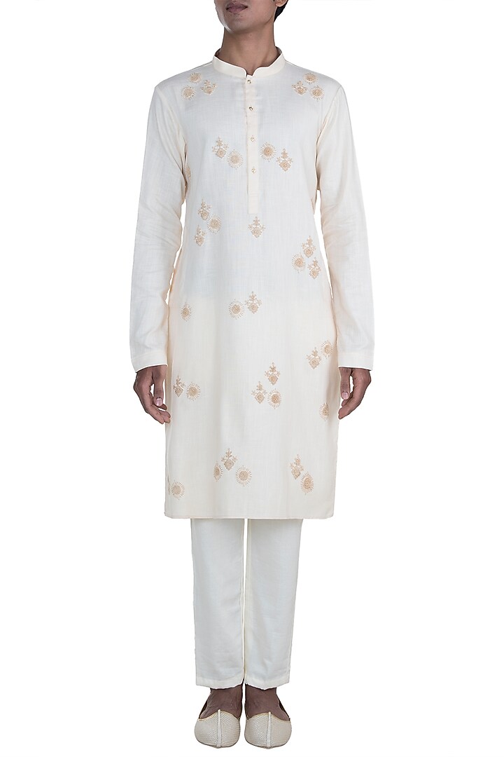 Off White Embroidered Kurta Set by Anju Agarwal at Pernia's Pop Up Shop